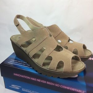 Skechers Parallel Size 10 Tan Suede Pep-Toe Wedge Sandals